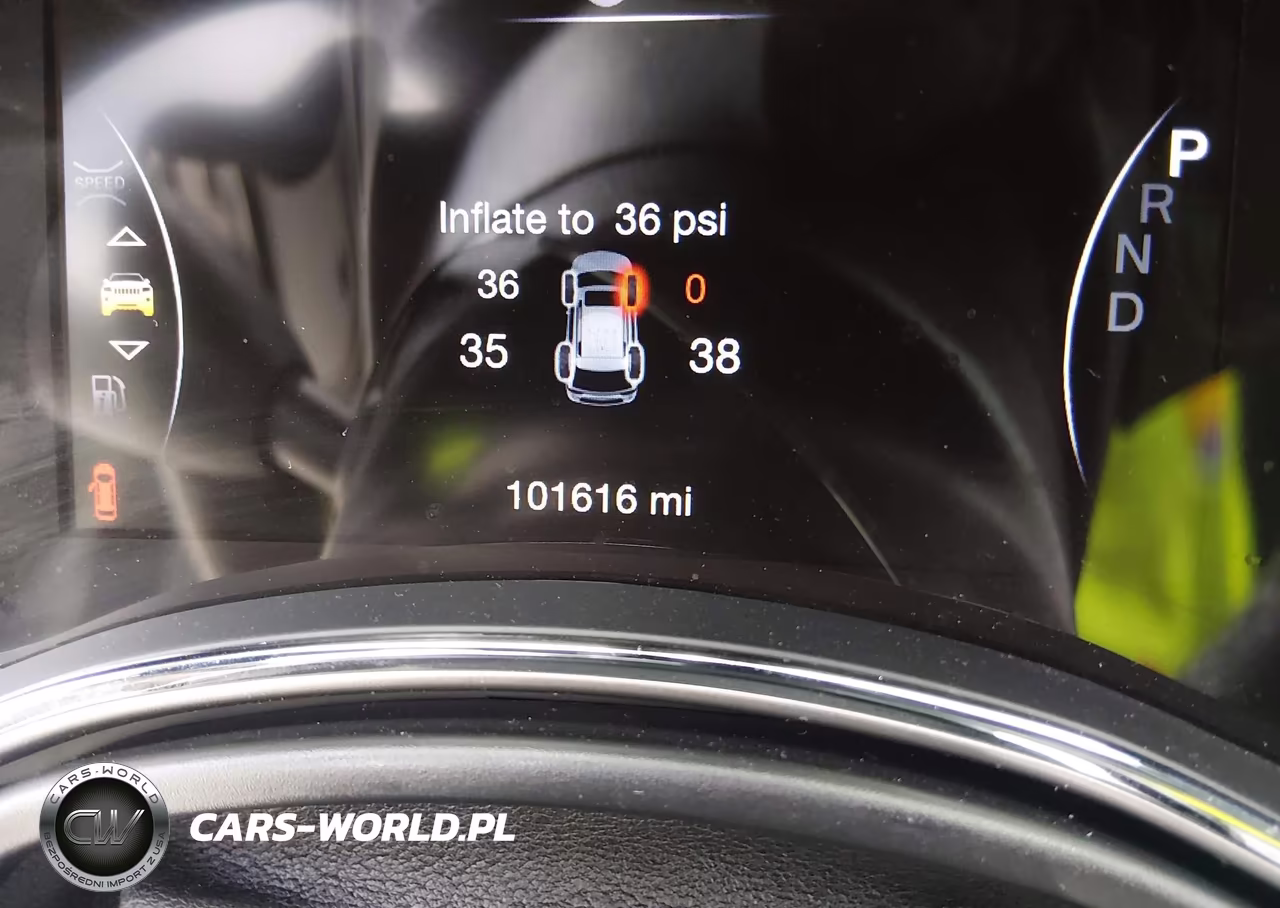 2018 Jeep Grand Cherokee Altitude 4X4 VIN:1C4RJFAG0JC178851 - 16