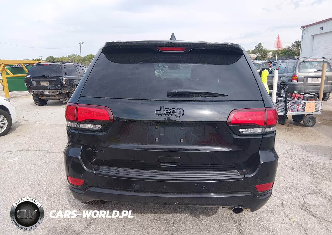 2018 Jeep Grand Cherokee Altitude 4X4 VIN:1C4RJFAG0JC178851 - 17