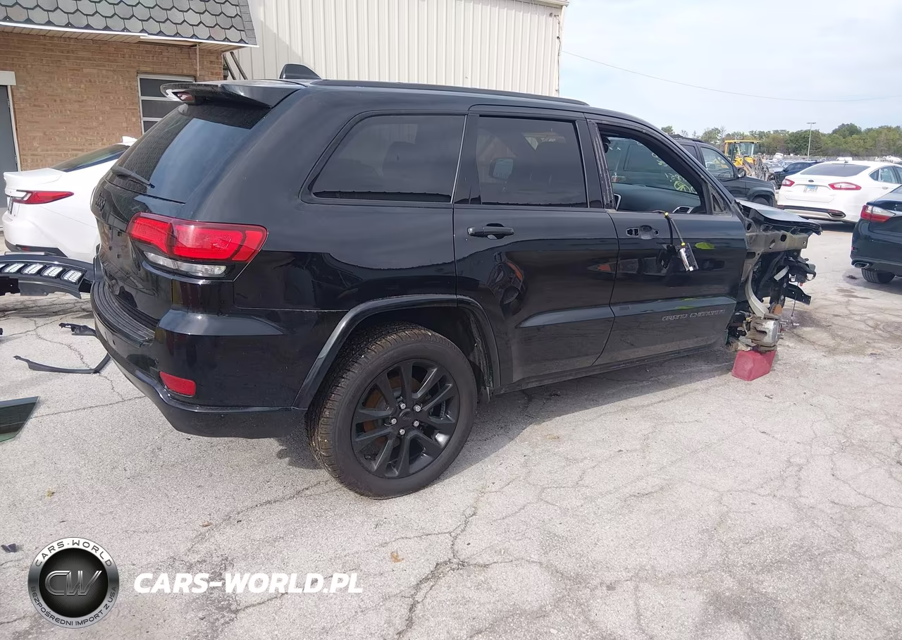 2018 Jeep Grand Cherokee Altitude 4X4 VIN:1C4RJFAG0JC178851 - 4