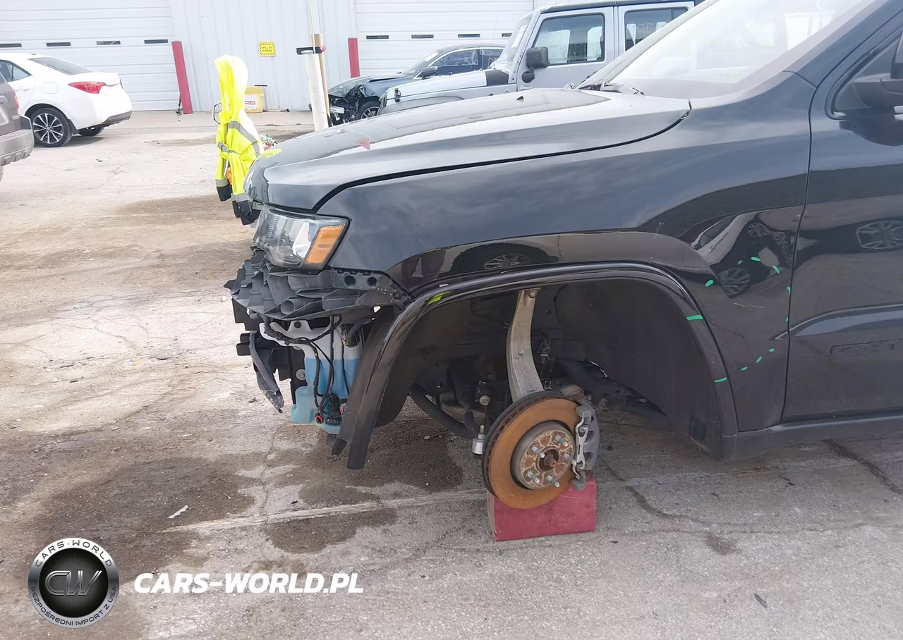 2018 Jeep Grand Cherokee Altitude 4X4 VIN:1C4RJFAG0JC178851 - 6