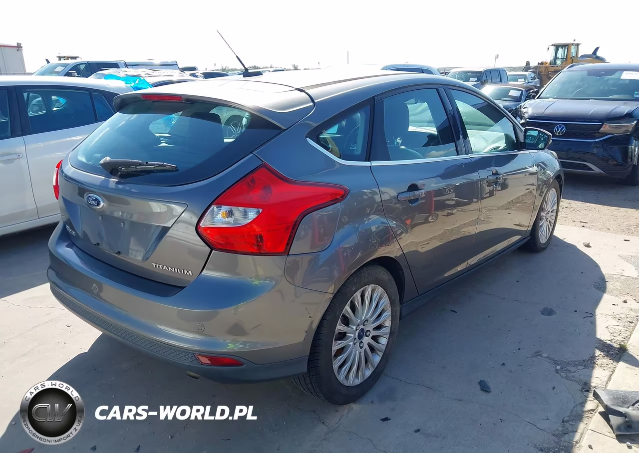 2012 Ford Focus Titanium VIN:1FAHP3N21CL352409 - 4