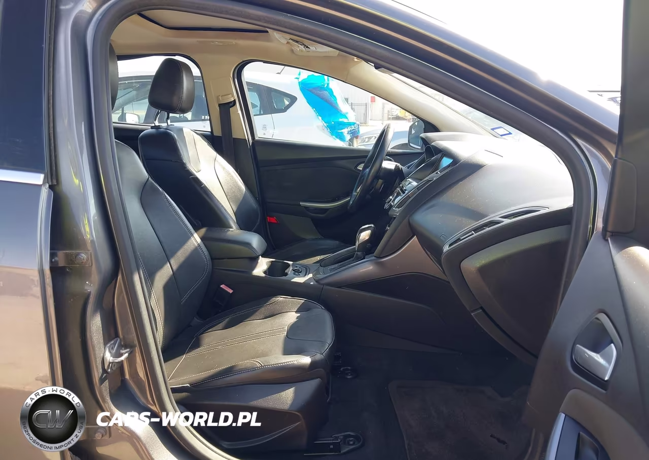 2012 Ford Focus Titanium VIN:1FAHP3N21CL352409 - 5