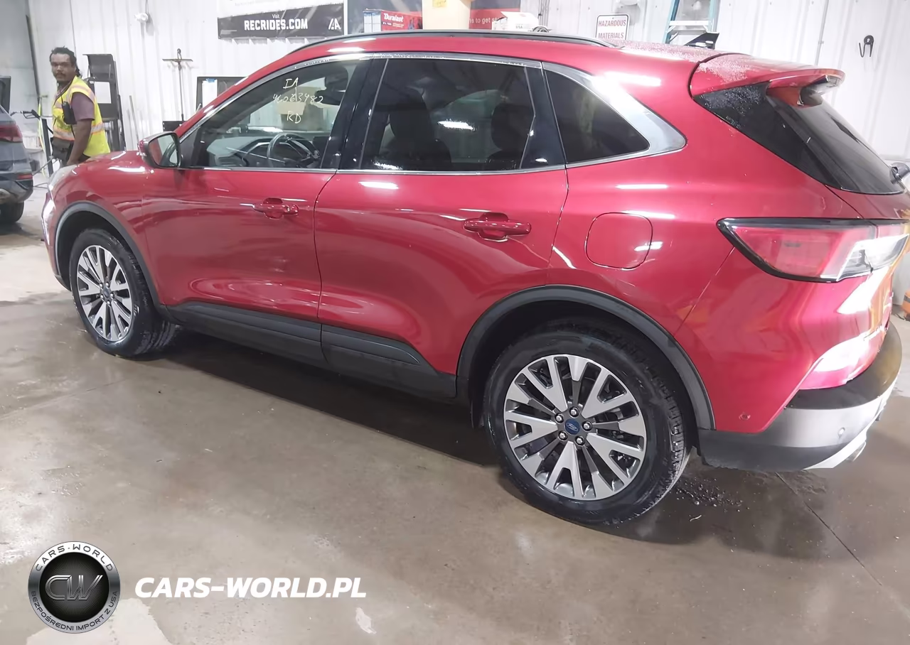 2020 Ford Escape Titanium VIN:1FMCU9J9XLUB05317 - 3