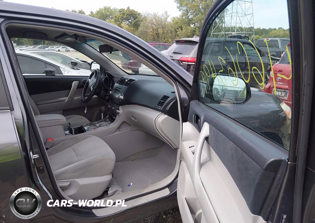 2010 Toyota Highlander Base V6 VIN:5TDBK3EHXAS020886 - 5