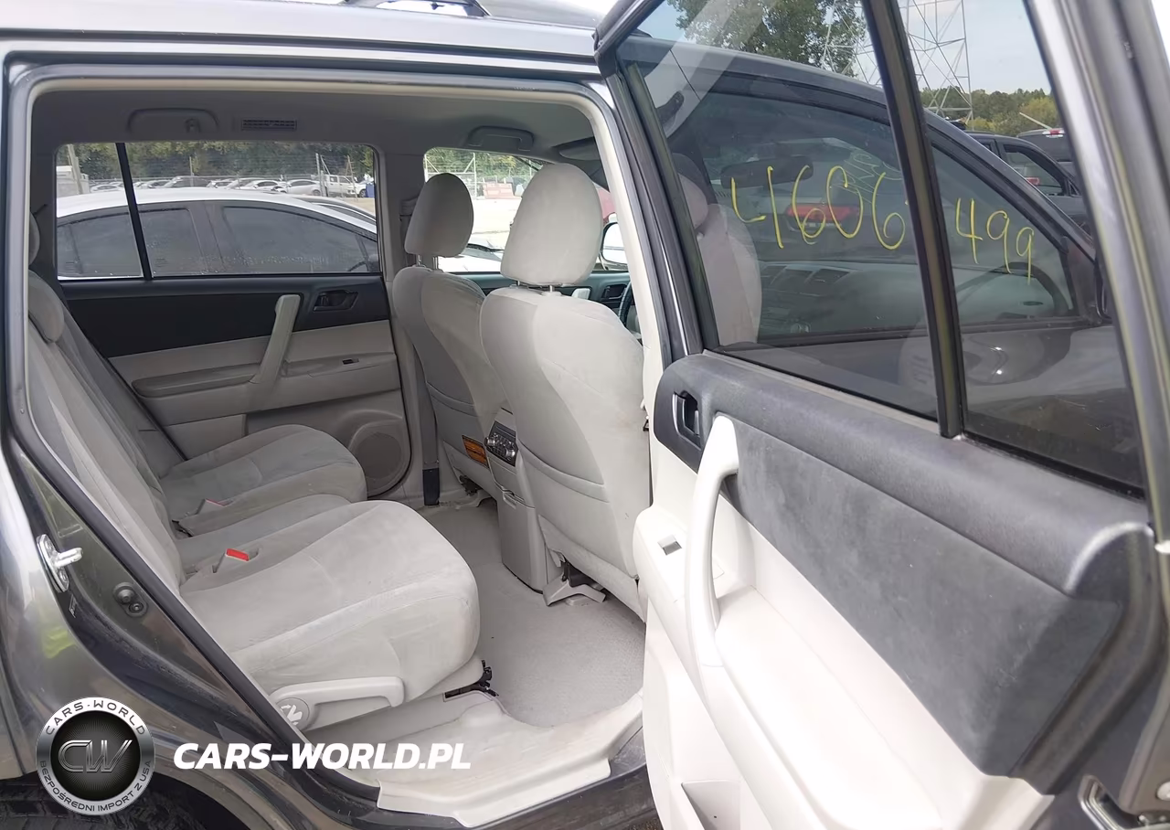 2010 Toyota Highlander Base V6 VIN:5TDBK3EHXAS020886 - 8