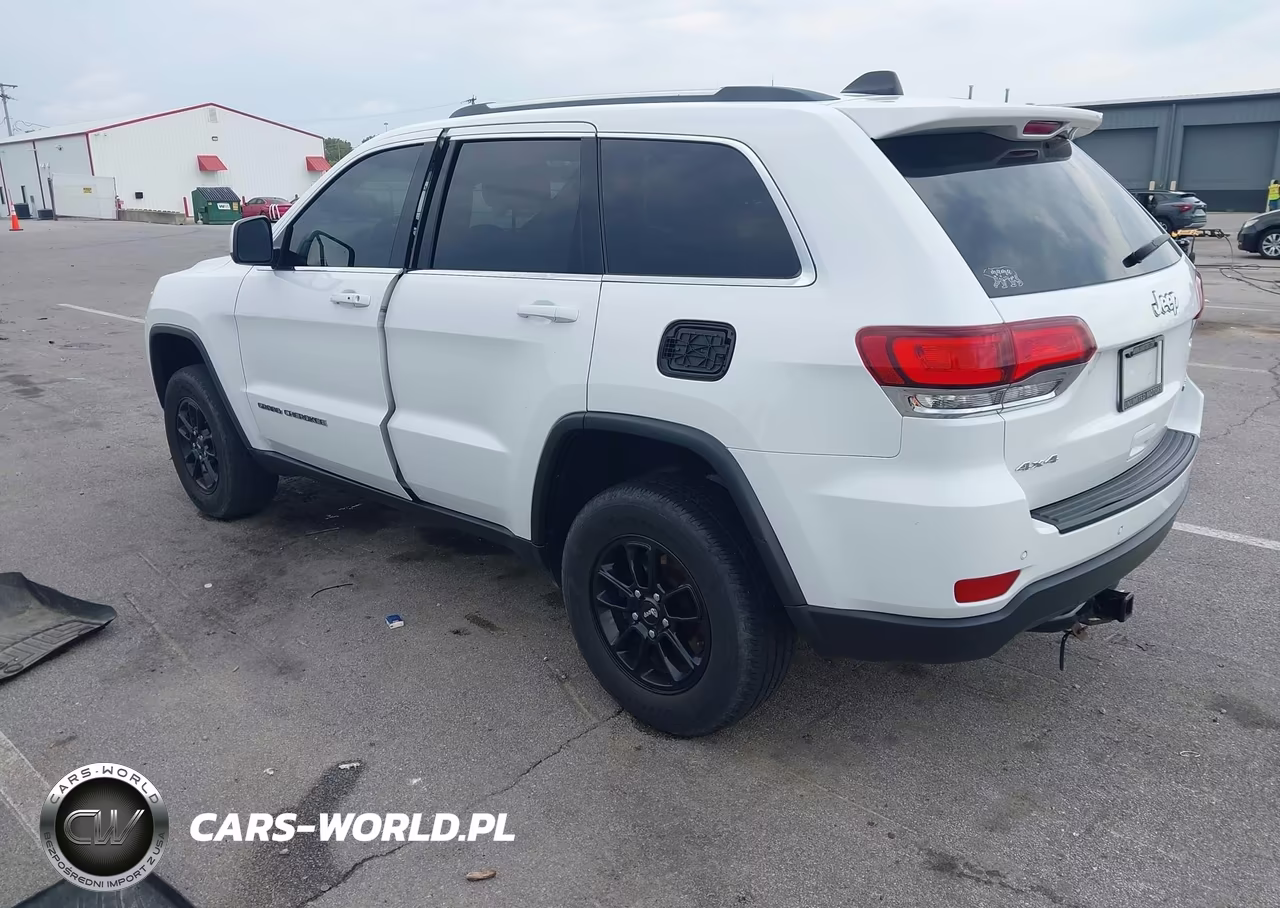 2020 Jeep Grand Cherokee Laredo E 4X4 VIN:1C4RJFAG5LC272887 - 3