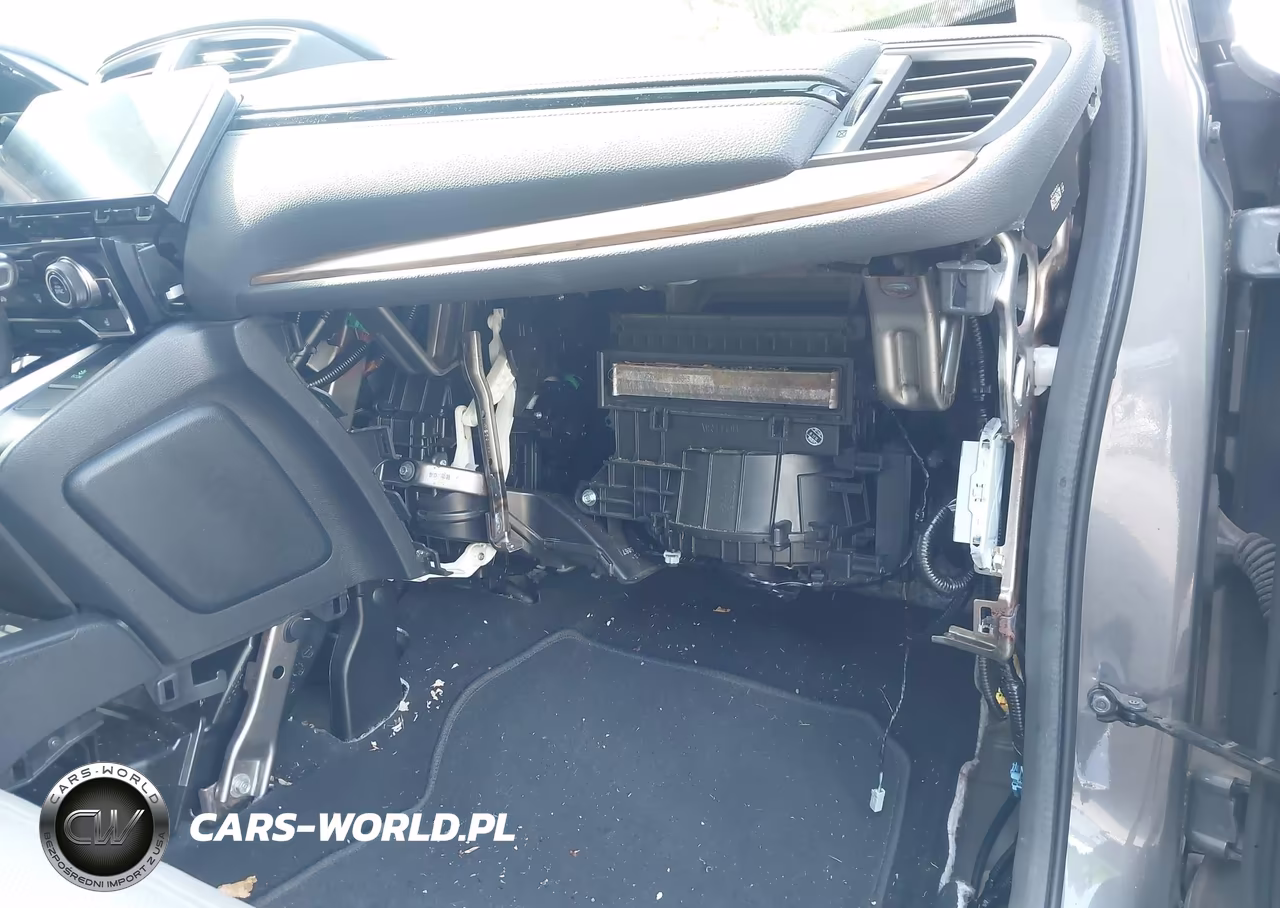 2017 Honda Cr-V Touring VIN:2HKRW2H90HH670070 - 18