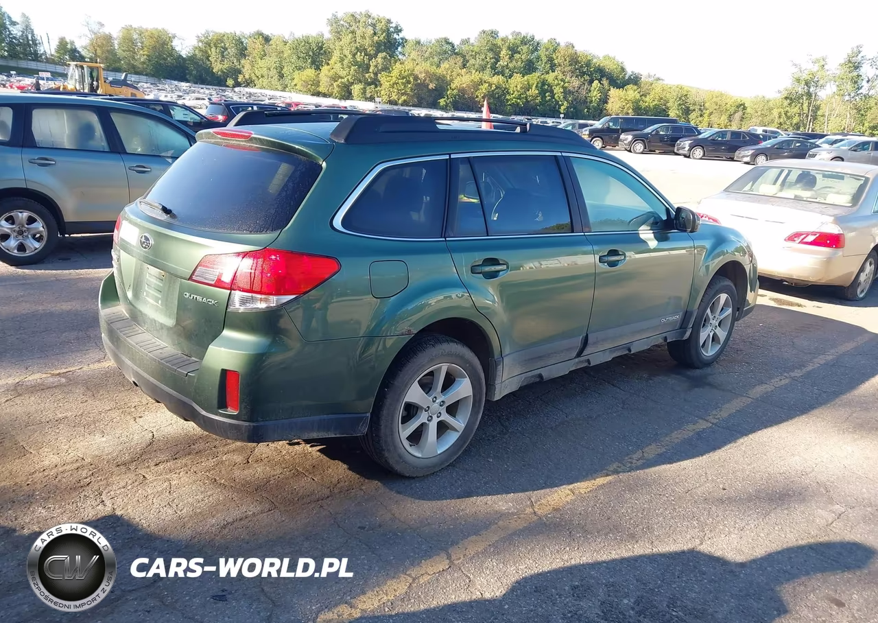 2013 Subaru Outback 2.5I Premium VIN:4S4BRCCC0D3260923 - 4