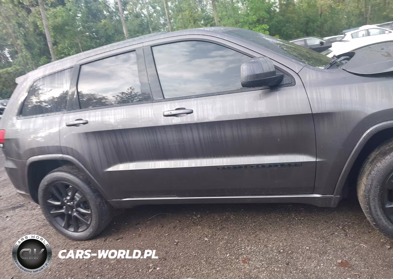 2017 Jeep Grand Cherokee Altitude 4X4 VIN:1C4RJFAG6HC704880 - 14
