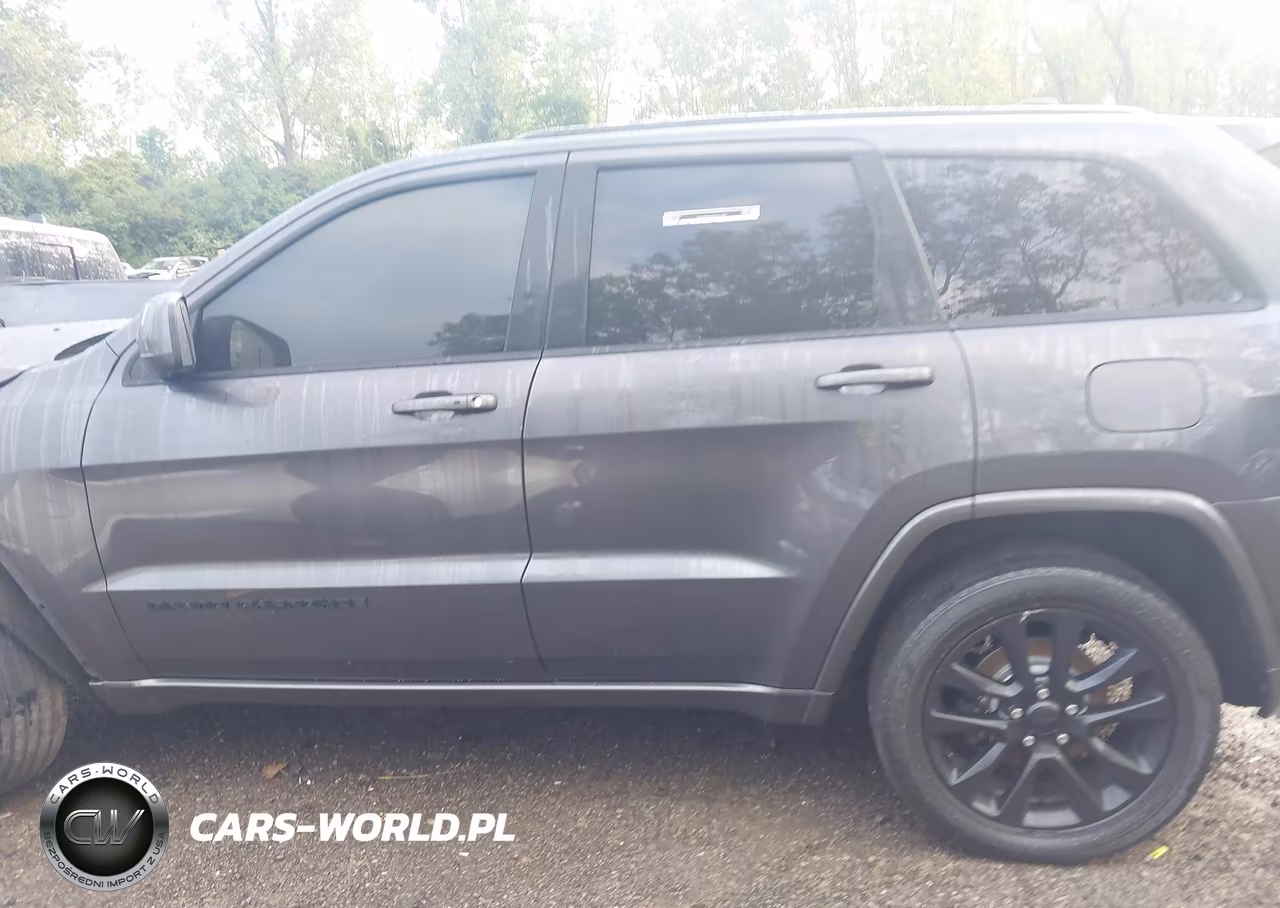 2017 Jeep Grand Cherokee Altitude 4X4 VIN:1C4RJFAG6HC704880 - 15