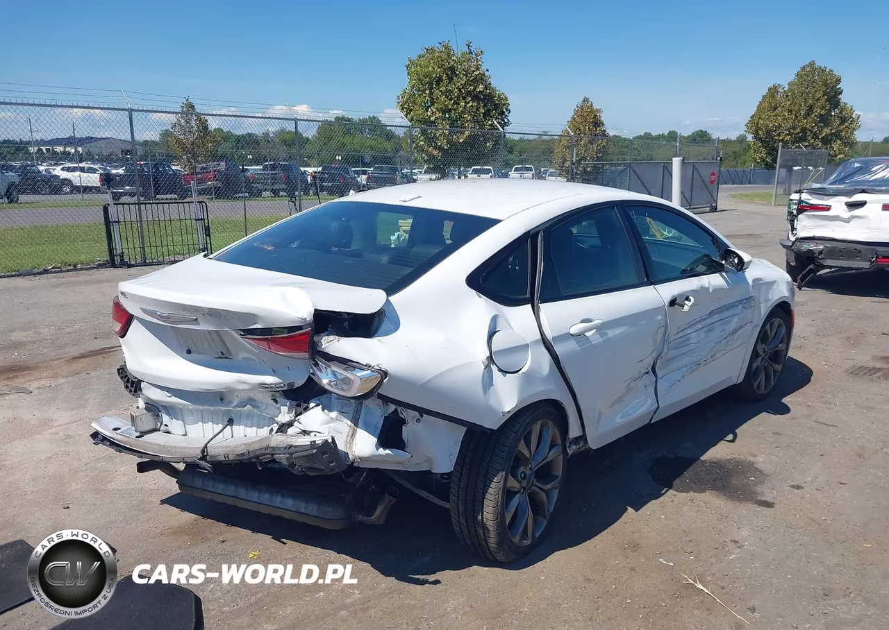 2015 Chrysler 200 S VIN:1C3CCCBBXFN556482 - 4