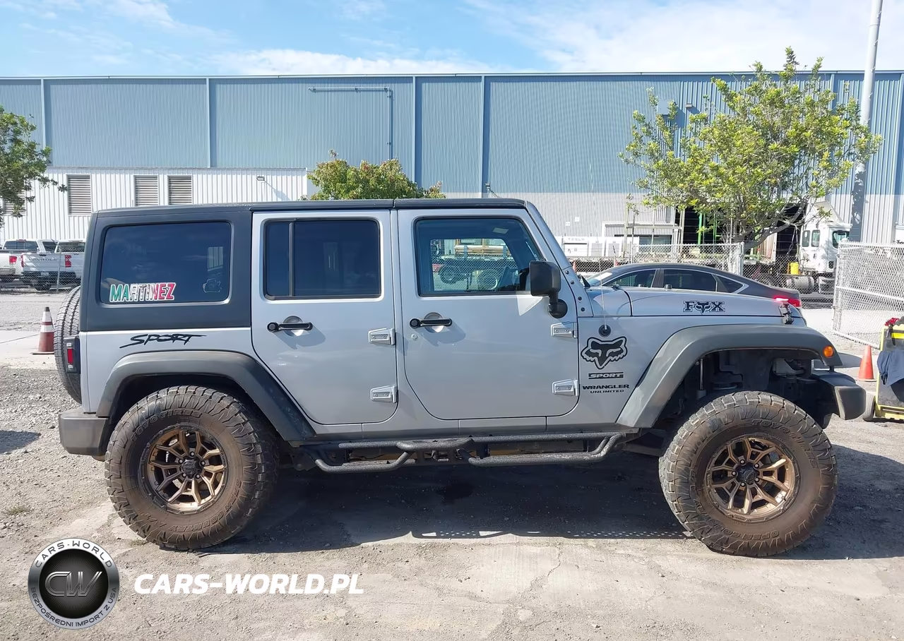 2017 Jeep Wrangler Unlimited Sport 4X4 VIN:1C4BJWDG8HL557183 - 13