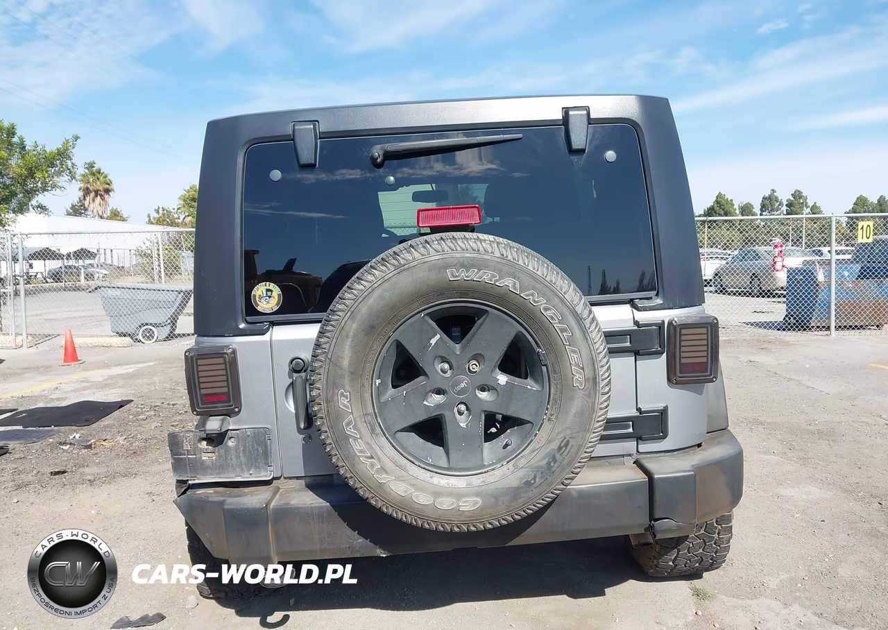 2017 Jeep Wrangler Unlimited Sport 4X4 VIN:1C4BJWDG8HL557183 - 16
