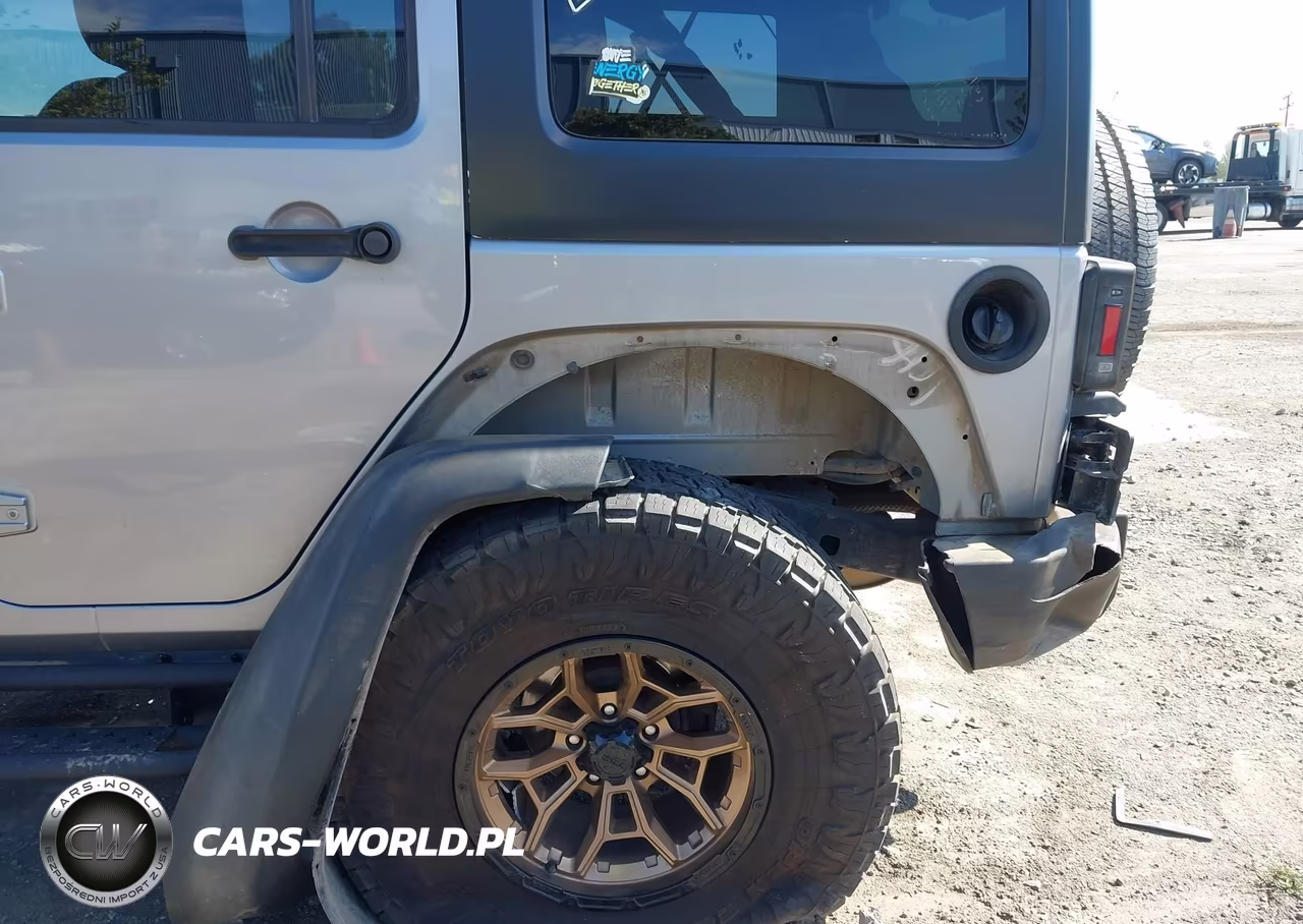 2017 Jeep Wrangler Unlimited Sport 4X4 VIN:1C4BJWDG8HL557183 - 6