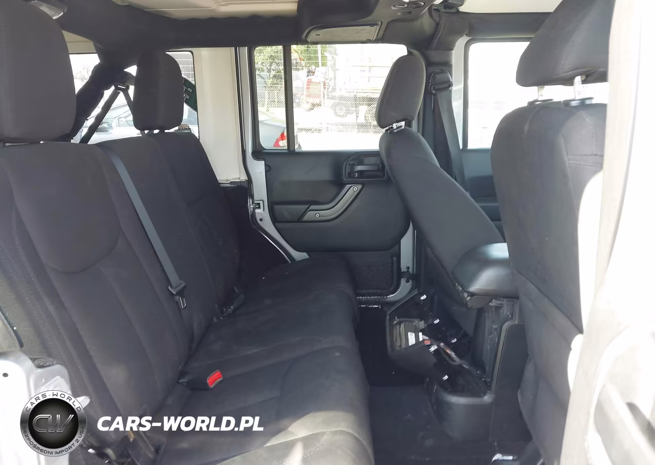 2017 Jeep Wrangler Unlimited Sport 4X4 VIN:1C4BJWDG8HL557183 - 8