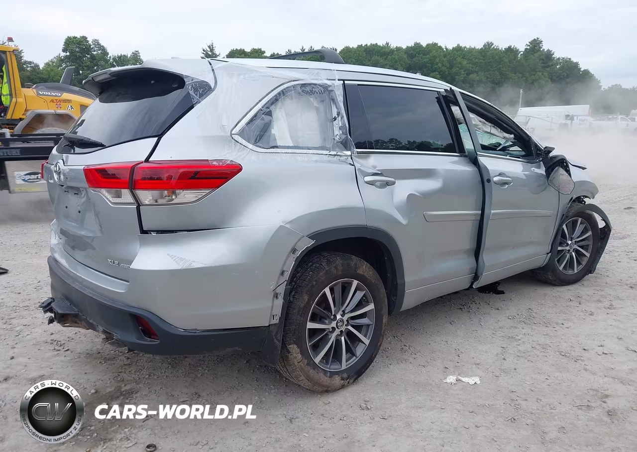 2017 Toyota Highlander Xle VIN:5TDJZRFH2HS433159 - 4