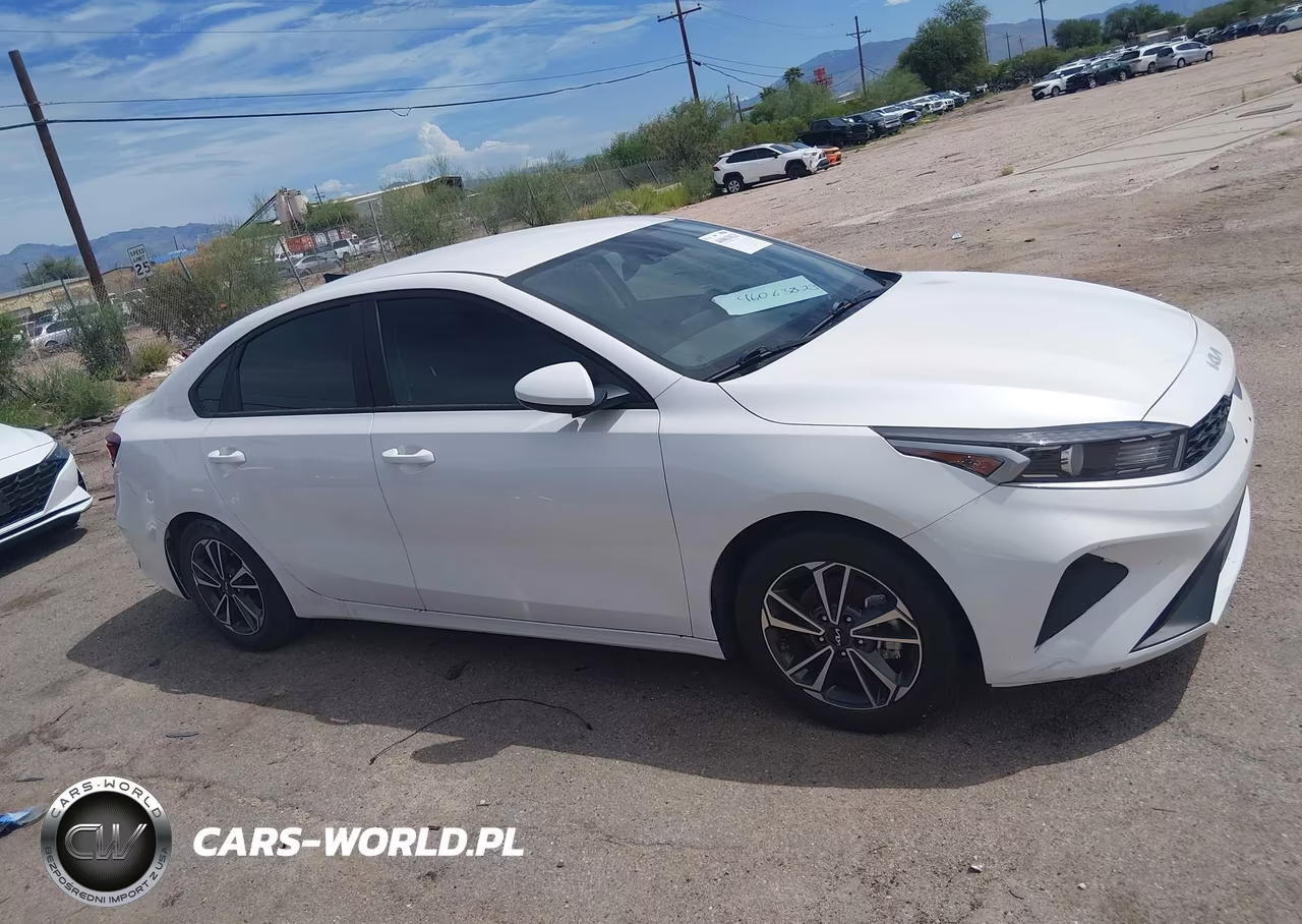 2023 Kia Forte Lxs VIN:3KPF24AD1PE675161 - 13