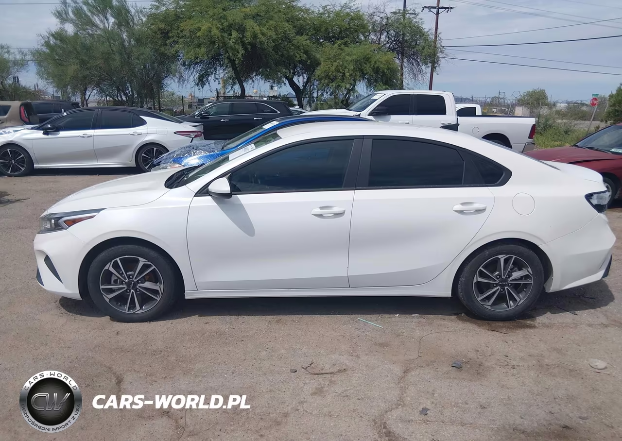 2023 Kia Forte Lxs VIN:3KPF24AD1PE675161 - 14