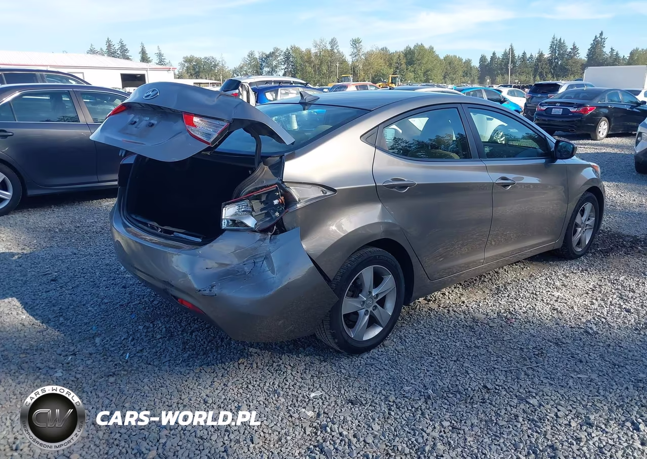 2013 Hyundai Elantra Gls VIN:5NPDH4AE5DH355413 - 4