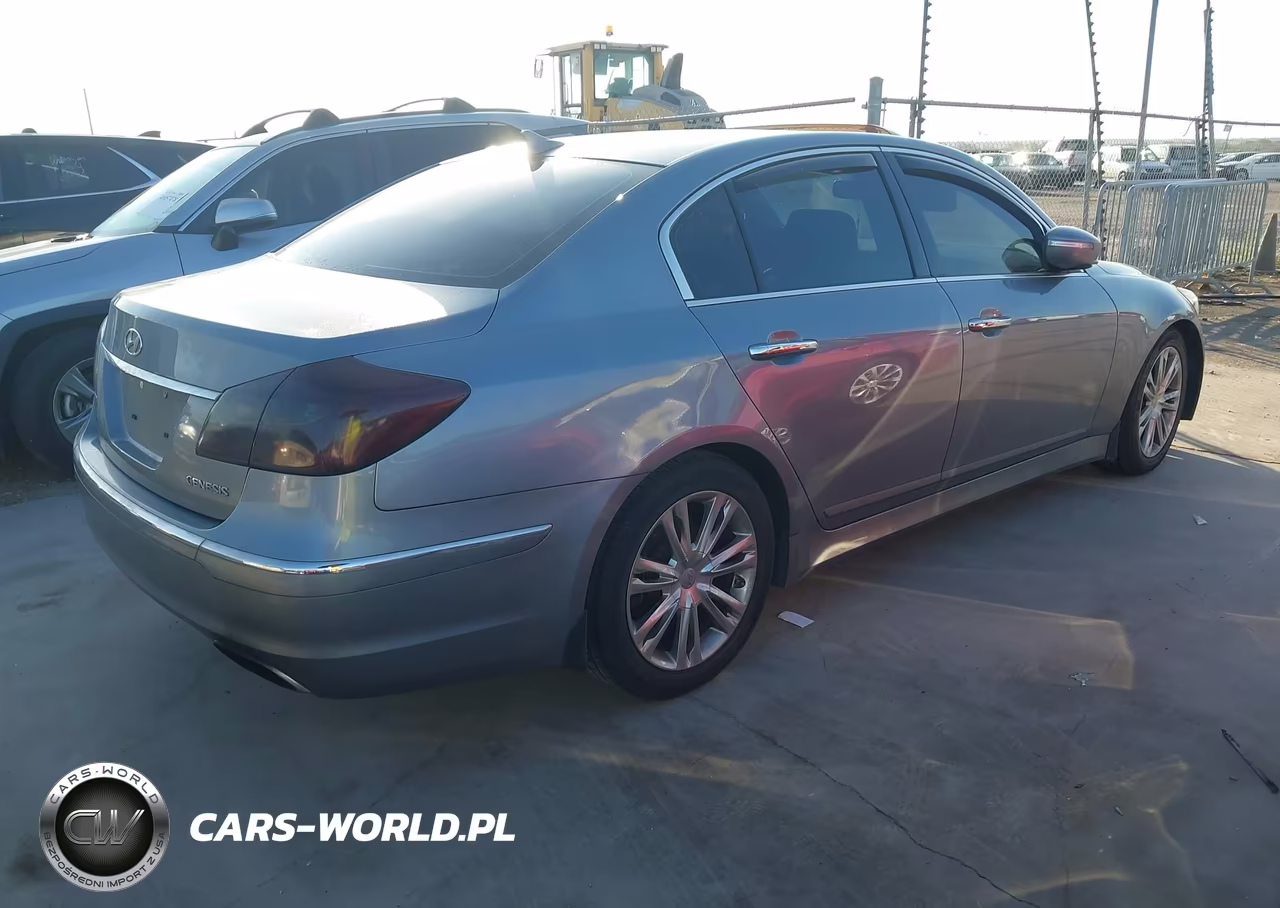 2013 Hyundai Genesis 3.8 VIN:KMHGC4DDXDU256456 - 4