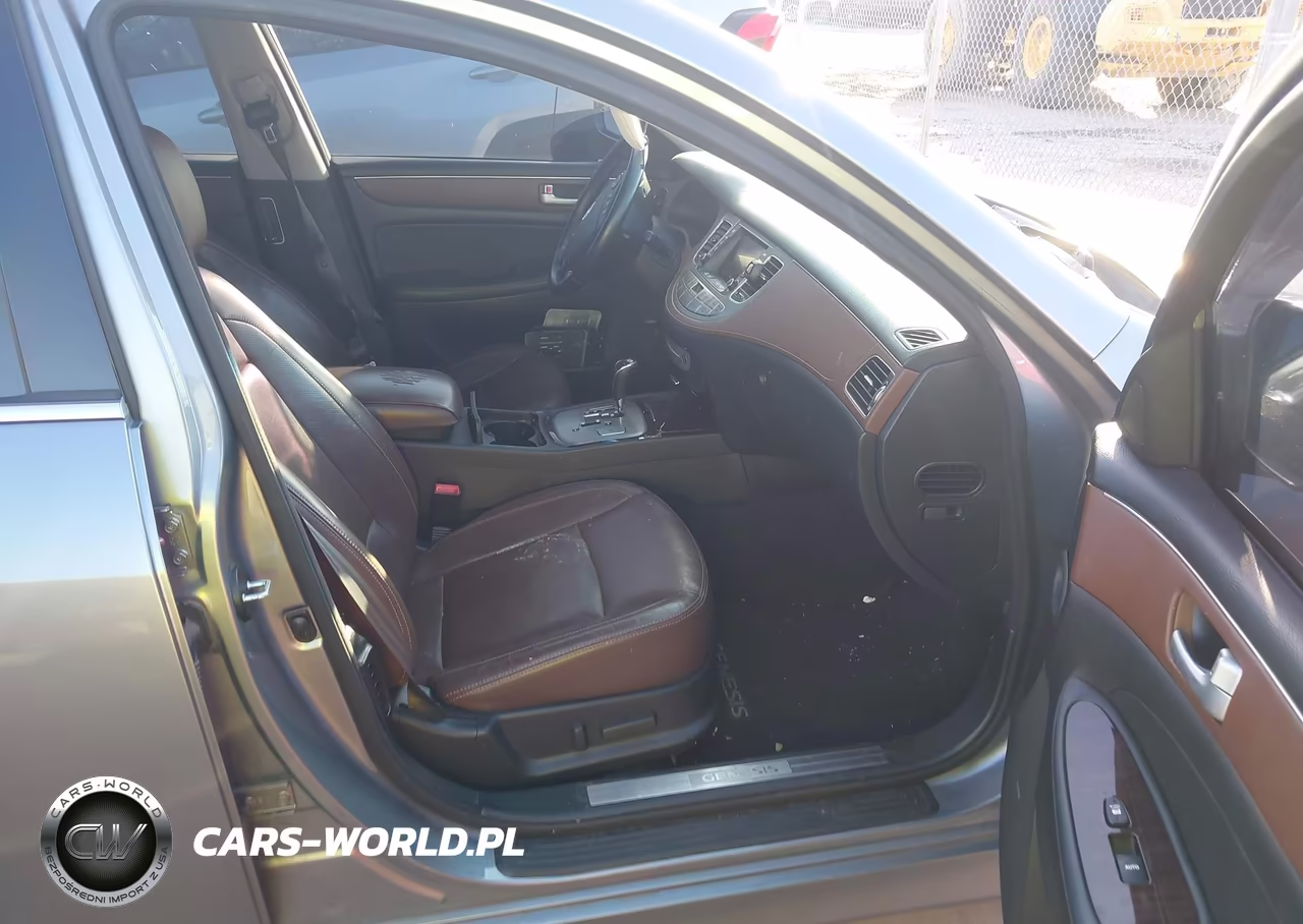 2013 Hyundai Genesis 3.8 VIN:KMHGC4DDXDU256456 - 5