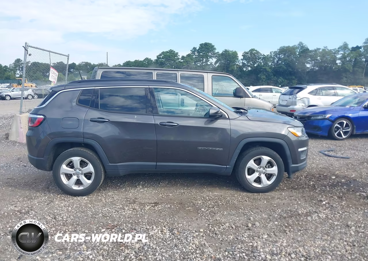 2018 Jeep Compass Latitude 4X4 VIN:3C4NJDBB0JT399053 - 13