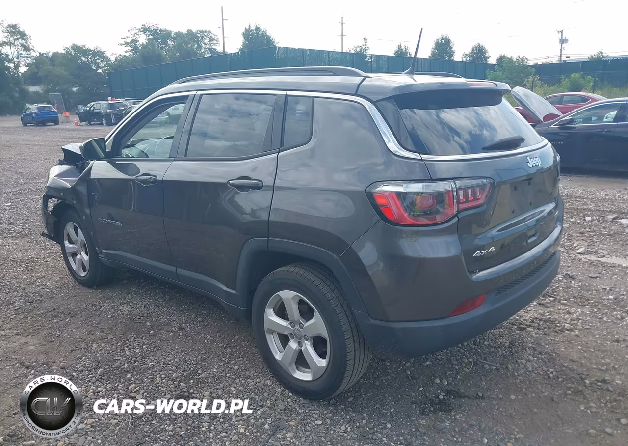 2018 Jeep Compass Latitude 4X4 VIN:3C4NJDBB0JT399053 - 3