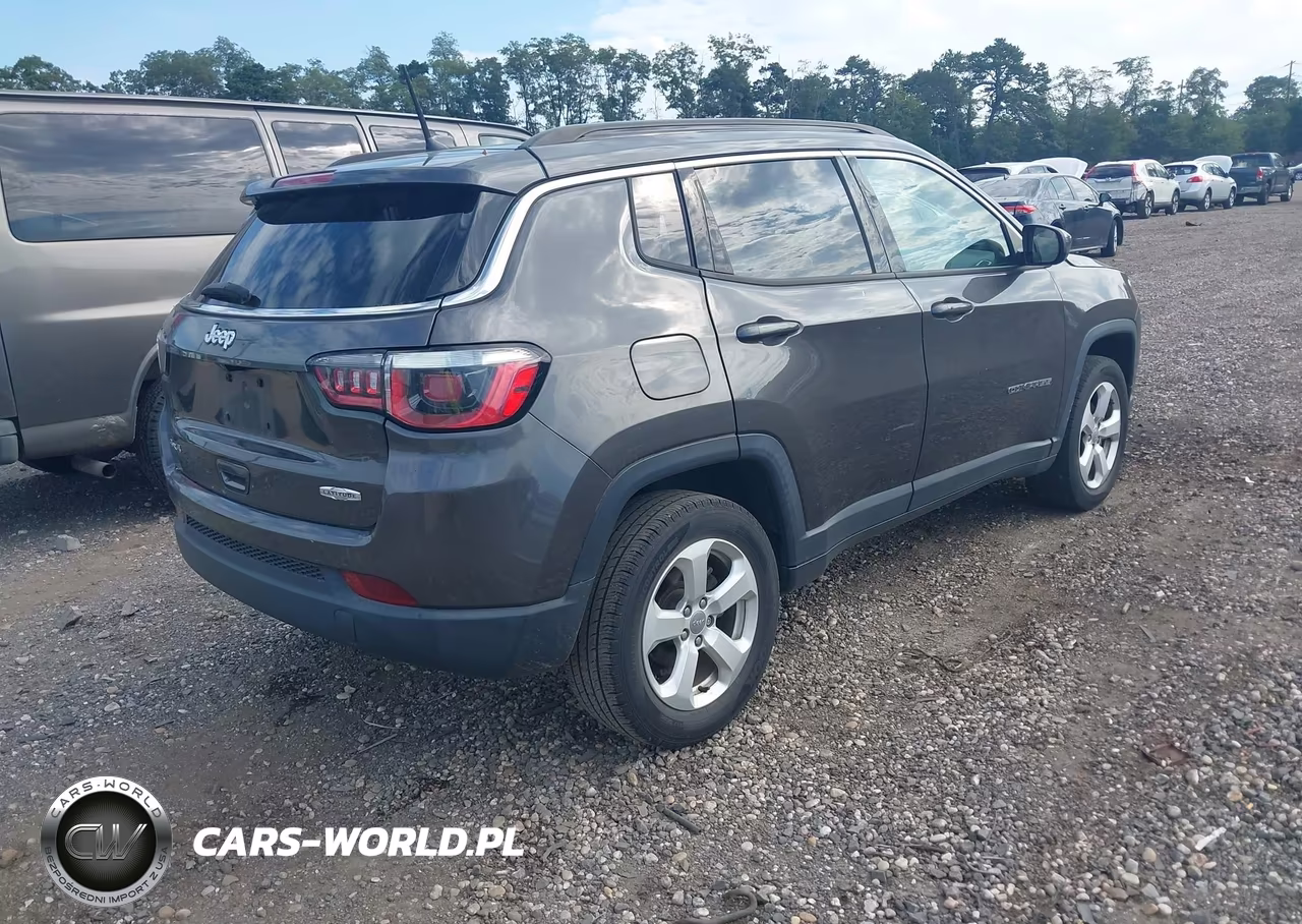 2018 Jeep Compass Latitude 4X4 VIN:3C4NJDBB0JT399053 - 4