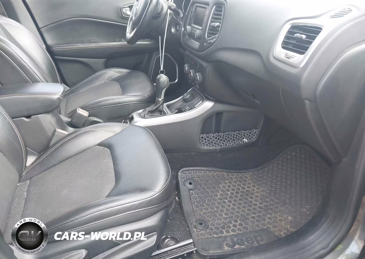 2018 Jeep Compass Latitude 4X4 VIN:3C4NJDBB0JT399053 - 5