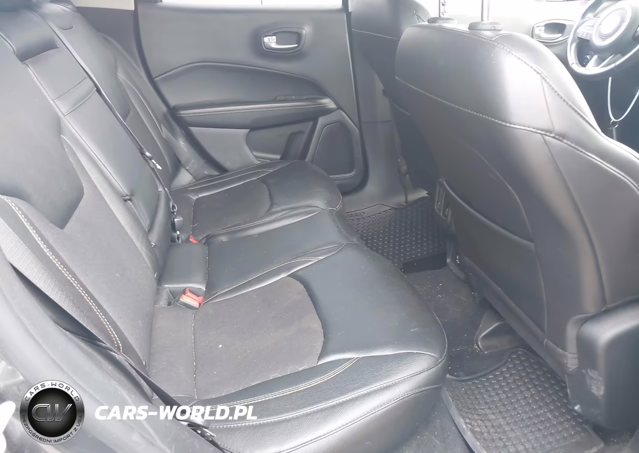 2018 Jeep Compass Latitude 4X4 VIN:3C4NJDBB0JT399053 - 8
