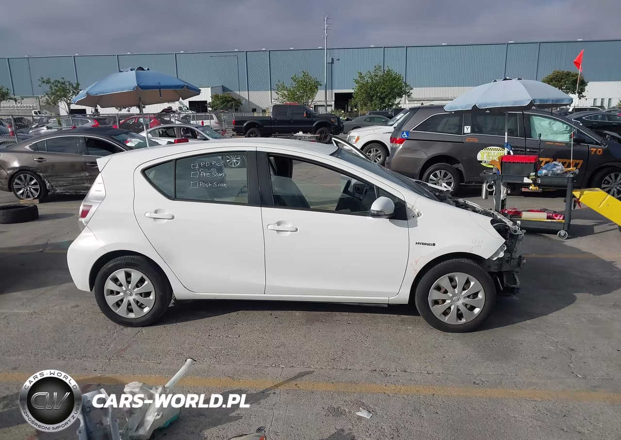 2013 Toyota Prius C One VIN:JTDKDTB35D1535024 - 14