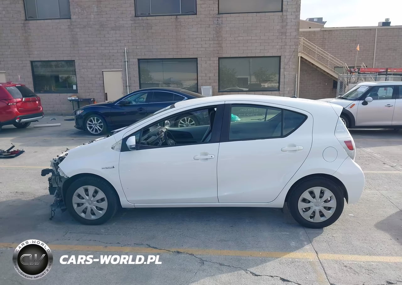 2013 Toyota Prius C One VIN:JTDKDTB35D1535024 - 15