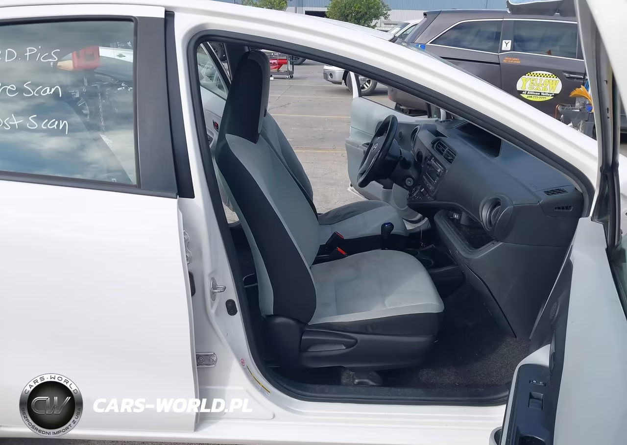 2013 Toyota Prius C One VIN:JTDKDTB35D1535024 - 5