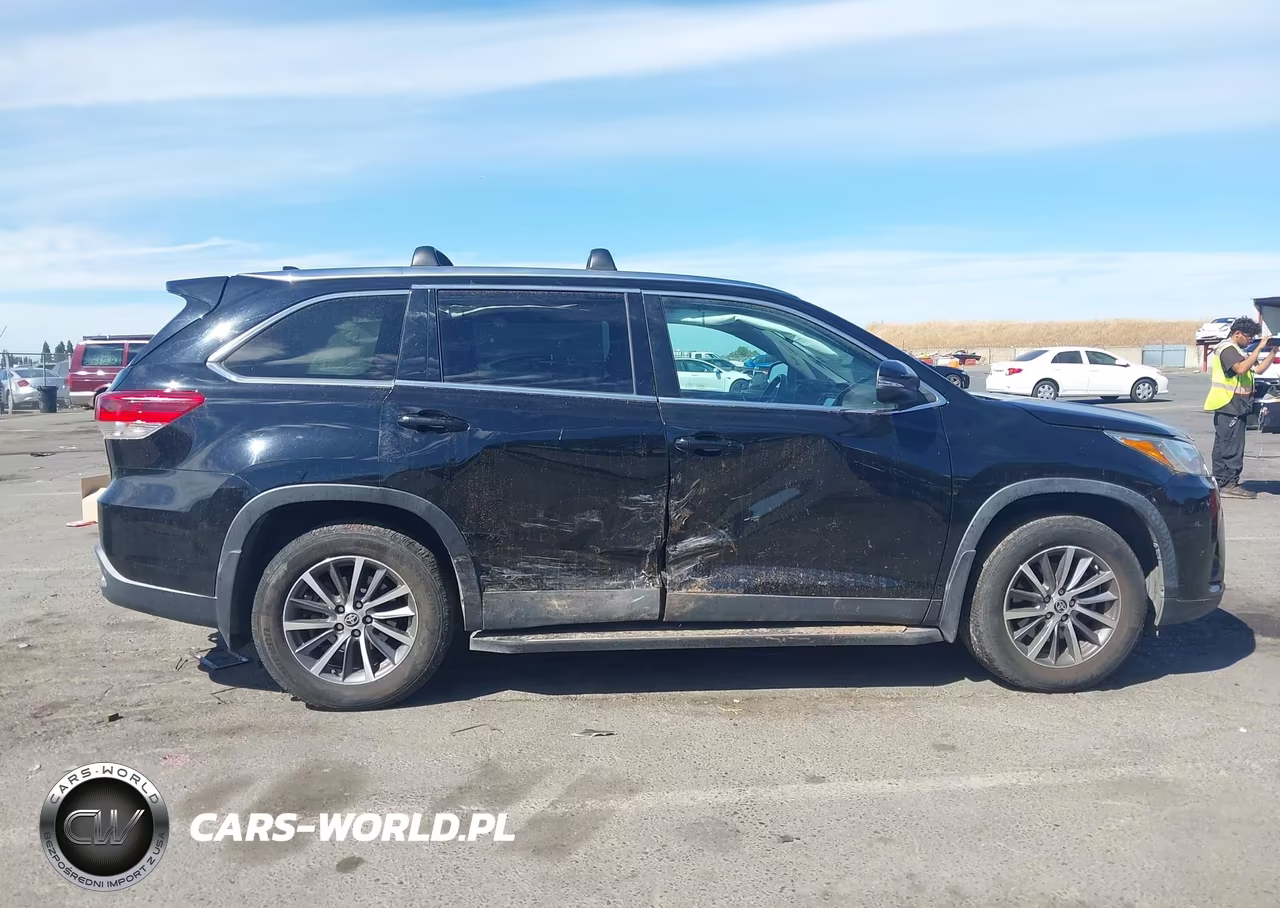 2019 Toyota Highlander Xle VIN:5TDJZRFH3KS626993 - 13