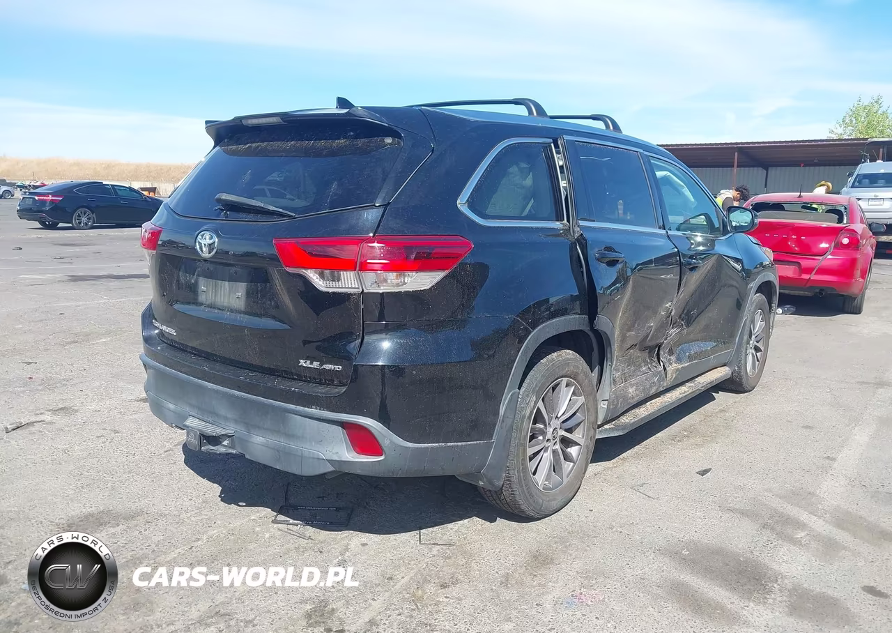 2019 Toyota Highlander Xle VIN:5TDJZRFH3KS626993 - 4