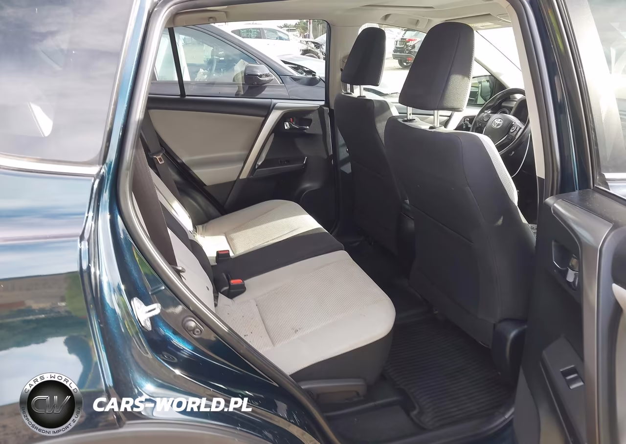 2018 Toyota Rav4 Xle VIN:JTMRFREV8JJ252105 - 8