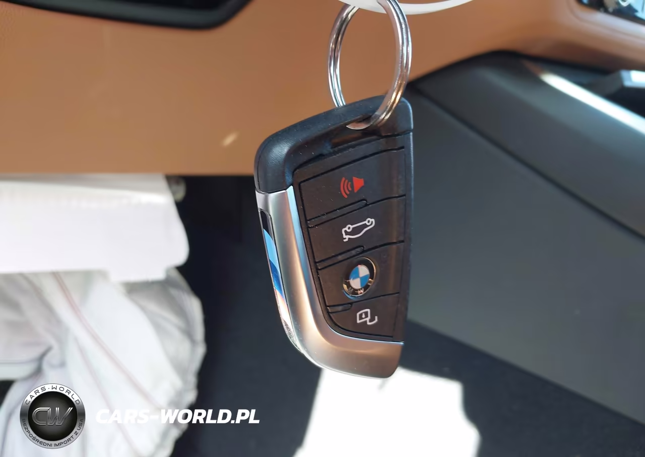 2025 BMW 330I xDrive VIN:3MW89CW03S8F33371 - 11