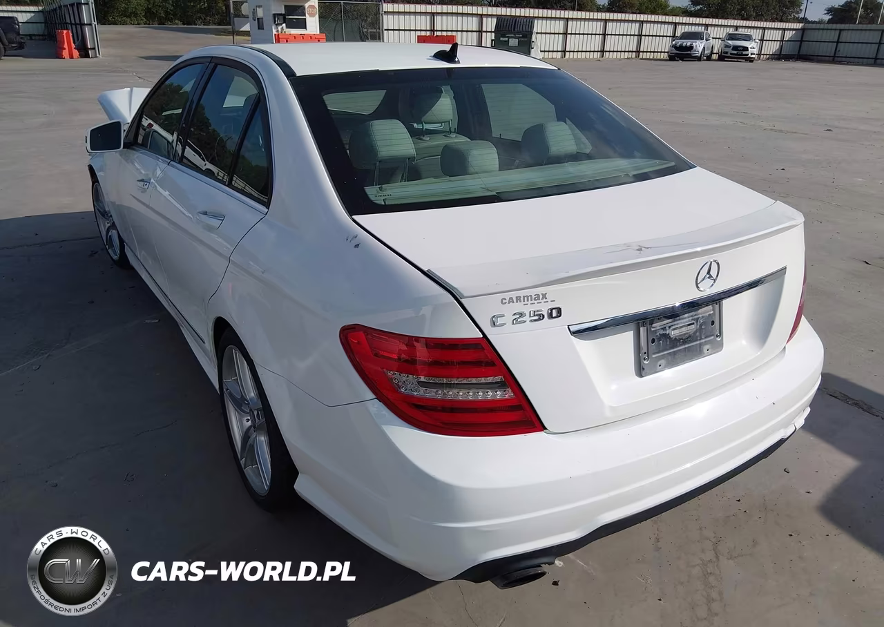 2013 Mercedes-Benz C 250 Sport VIN:WDDGF4HB2DA832682 - 3