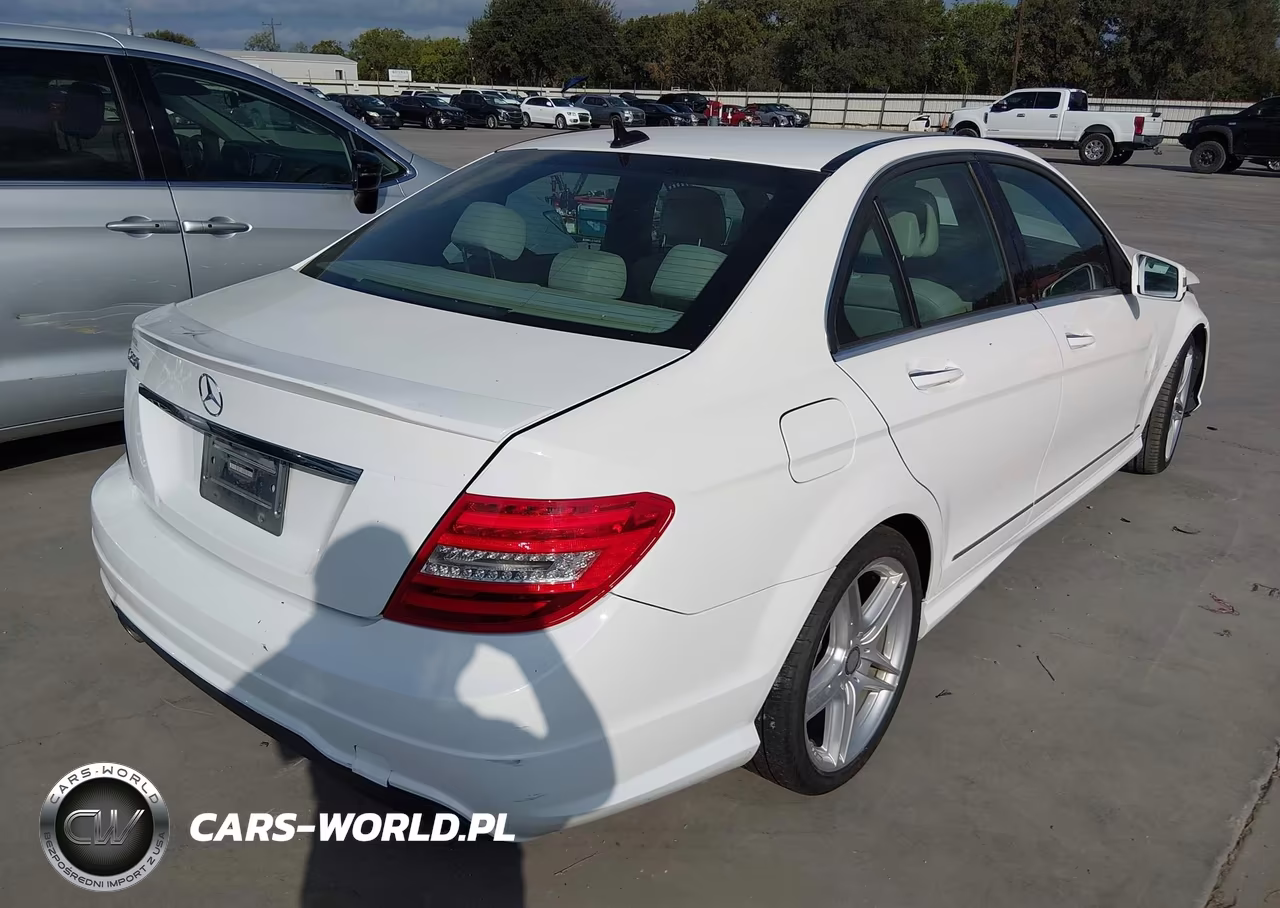 2013 Mercedes-Benz C 250 Sport VIN:WDDGF4HB2DA832682 - 4