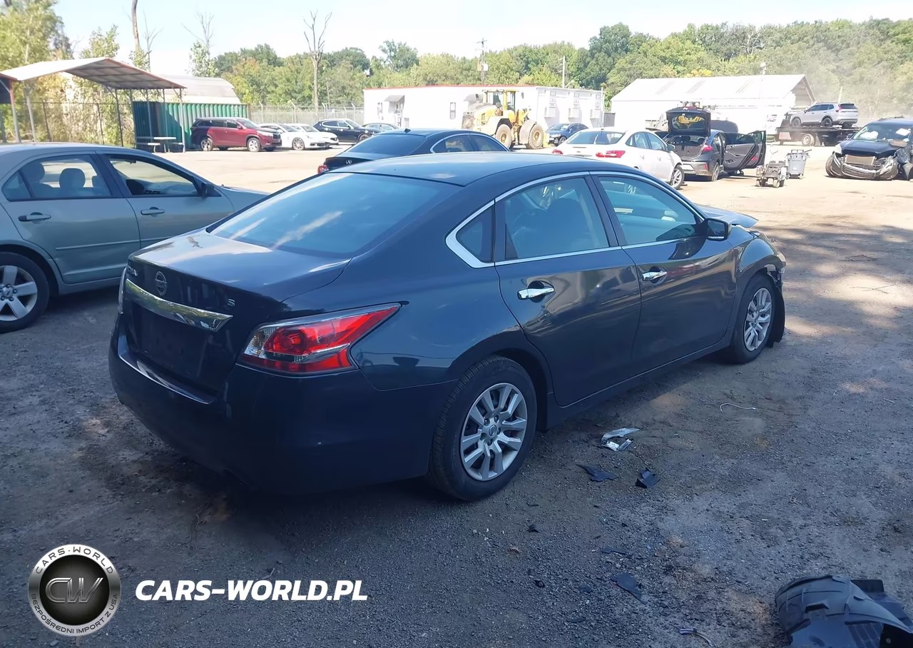 2015 Nissan Altima 2.5 S VIN:1N4AL3AP7FN319244 - 4