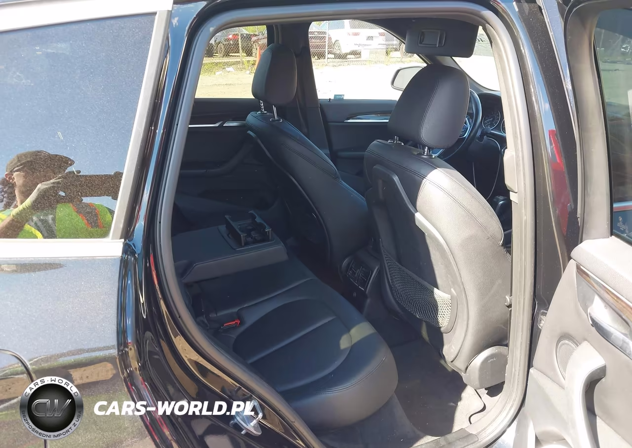 2018 BMW X1 xDrive28I VIN:WBXHT3C33J5F89847 - 8