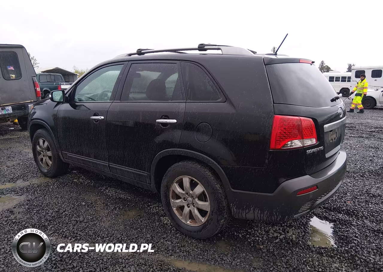 2013 Kia Sorento Lx VIN:5XYKT3A60DG418689 - 3