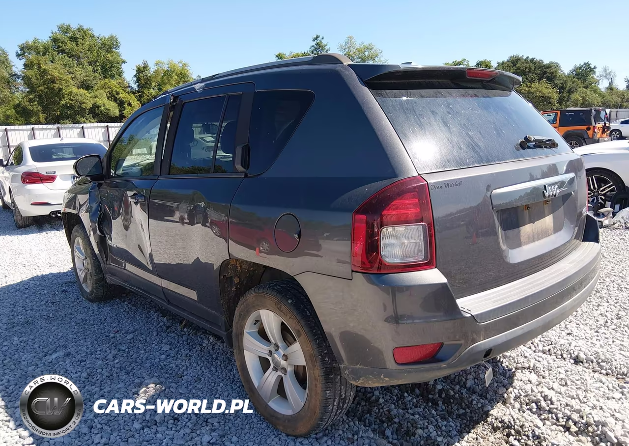 2016 Jeep Compass Latitude VIN:1C4NJCEA5GD609058 - 3
