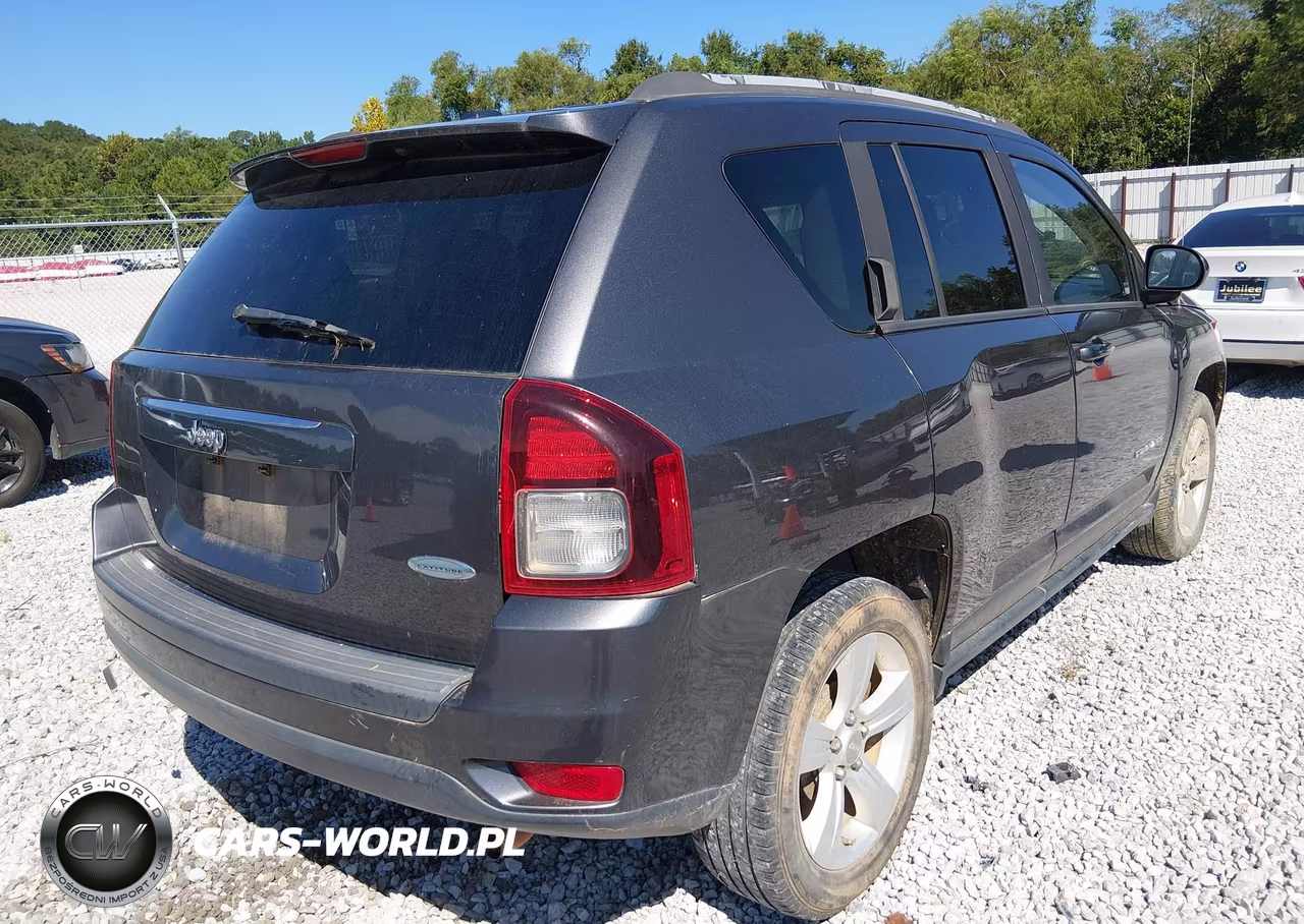 2016 Jeep Compass Latitude VIN:1C4NJCEA5GD609058 - 4