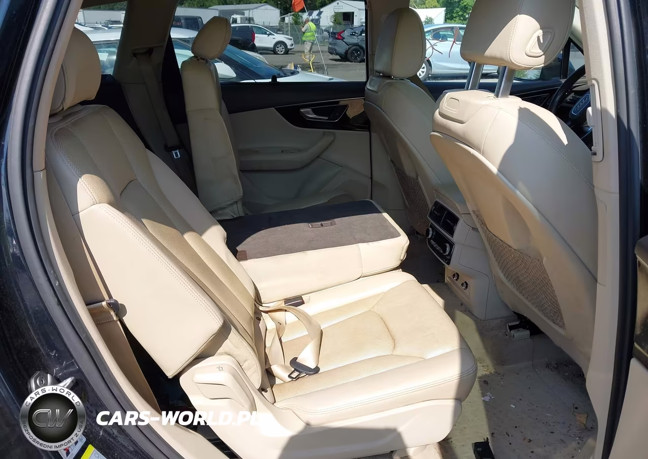 2018 Audi Q7 3.0T Premium VIN:WA1VAAF74JD012119 - 8