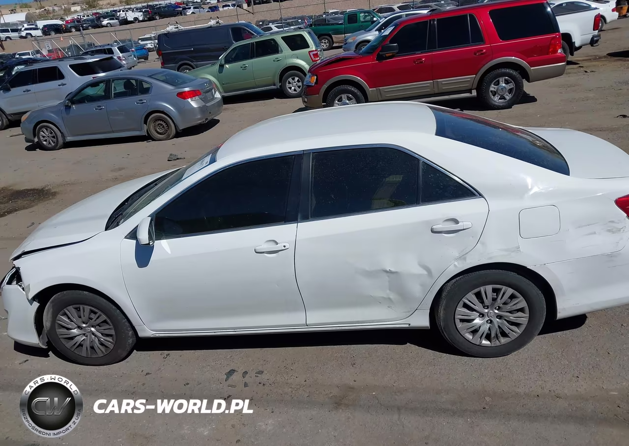 2014 Toyota Camry Le VIN:4T4BF1FKXER363977 - 13