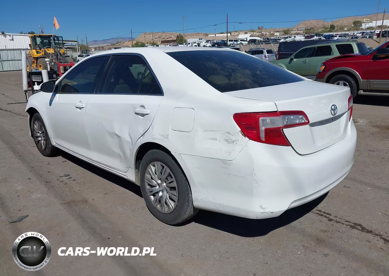 2014 Toyota Camry Le VIN:4T4BF1FKXER363977 - 3