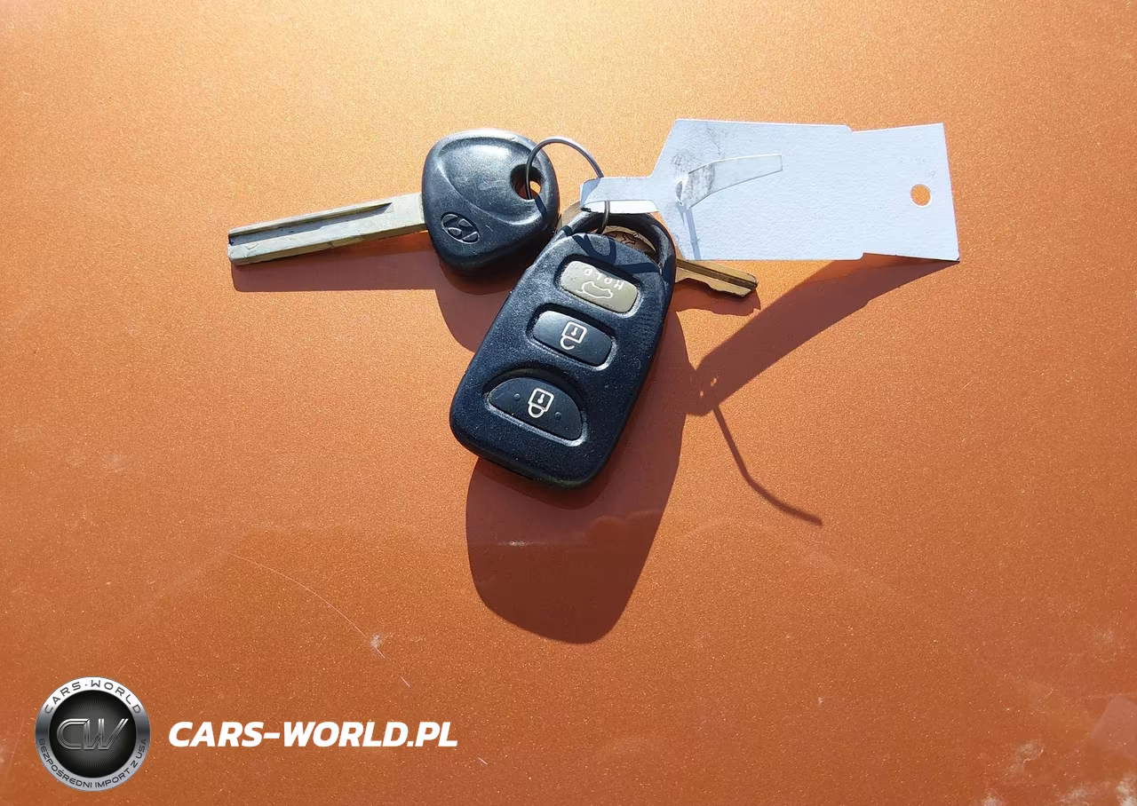 2016 Hyundai Veloster VIN:KMHTC6AD8GU278927 - 11