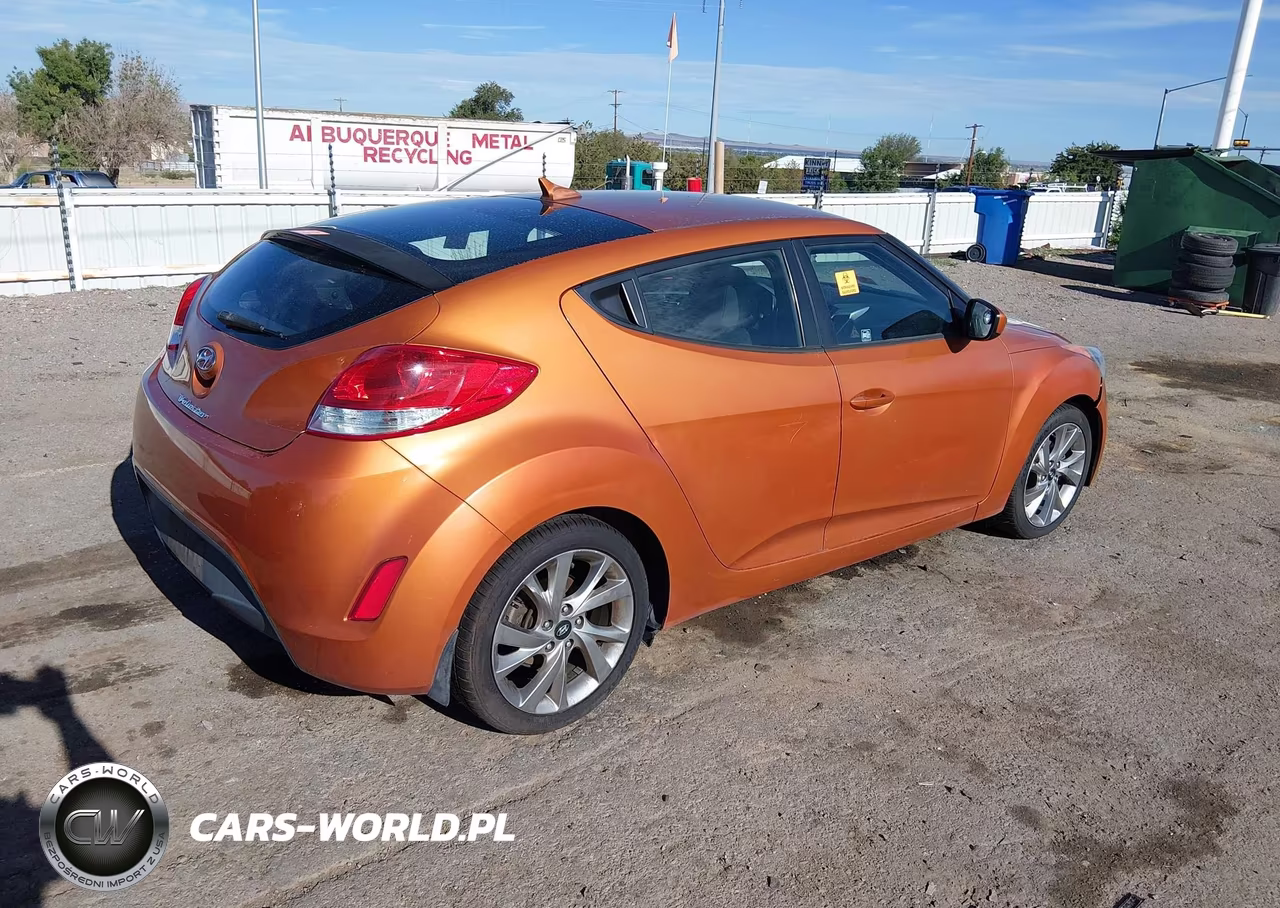 2016 Hyundai Veloster VIN:KMHTC6AD8GU278927 - 4