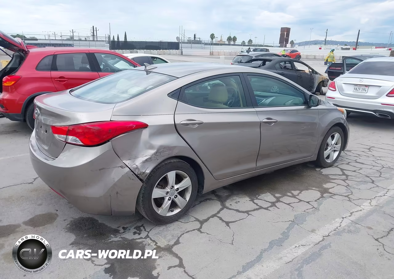 2012 Hyundai Elantra Gls VIN:5NPDH4AE6CH144865 - 4